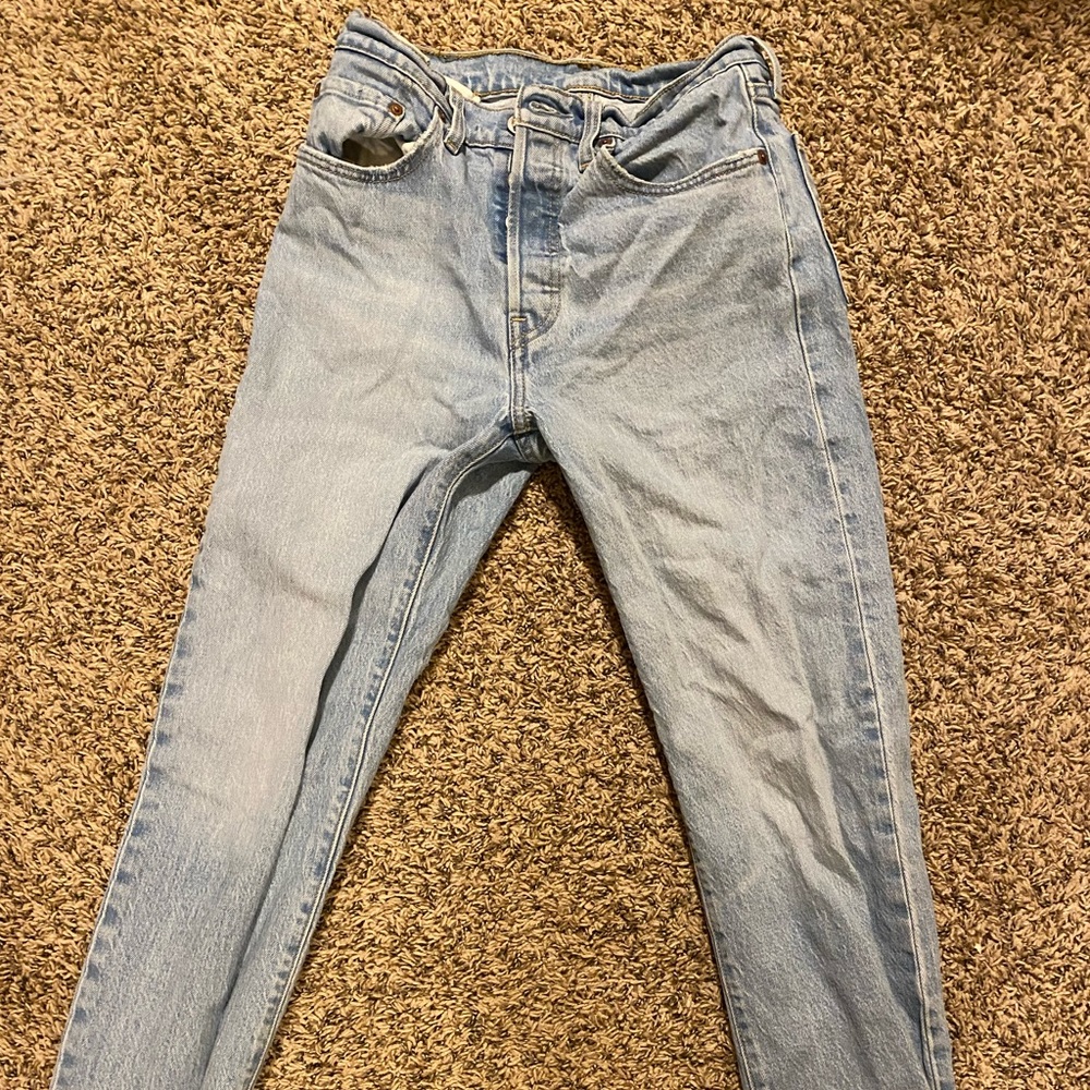Levi 501 light wash jeans